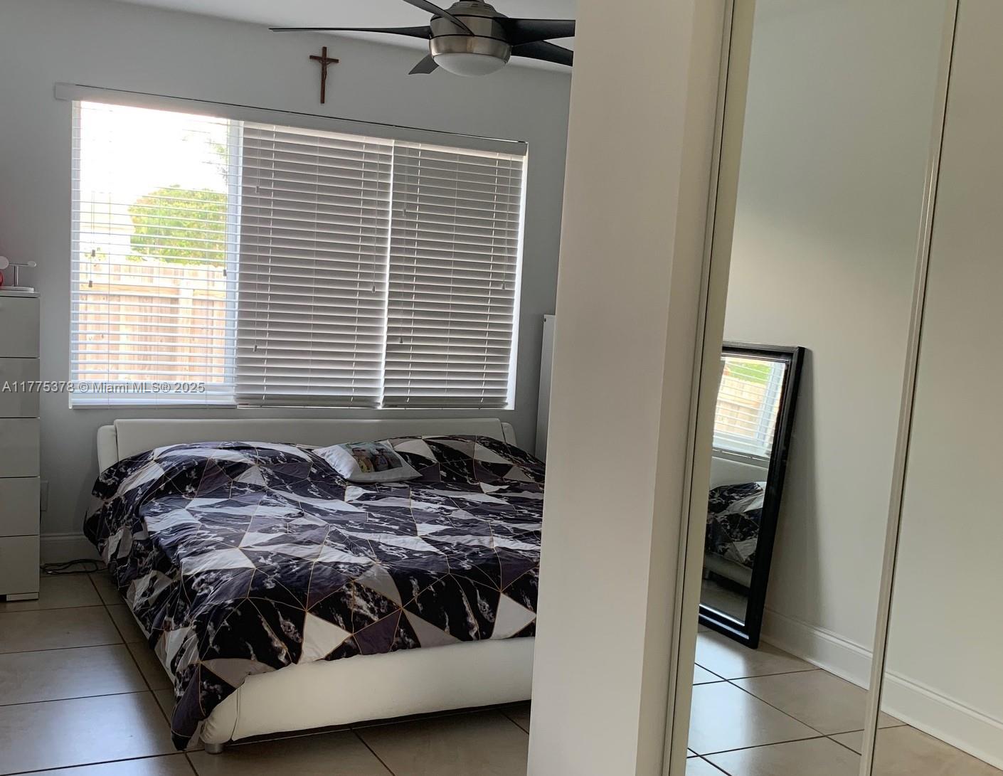 HOLLYWOOD LITTLE RANCHES - Residential