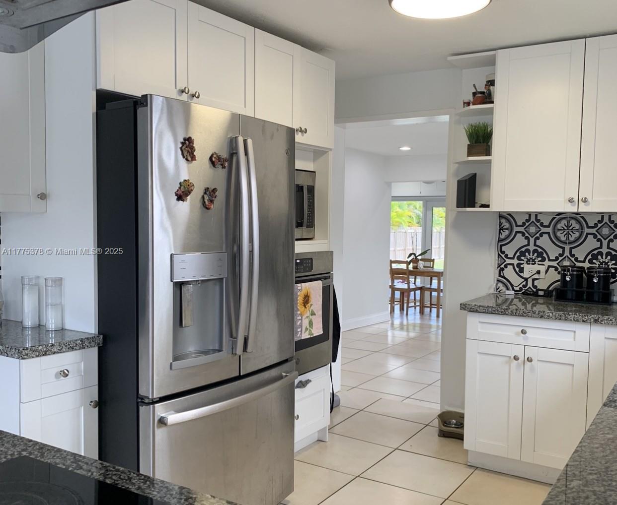 HOLLYWOOD LITTLE RANCHES - Residential