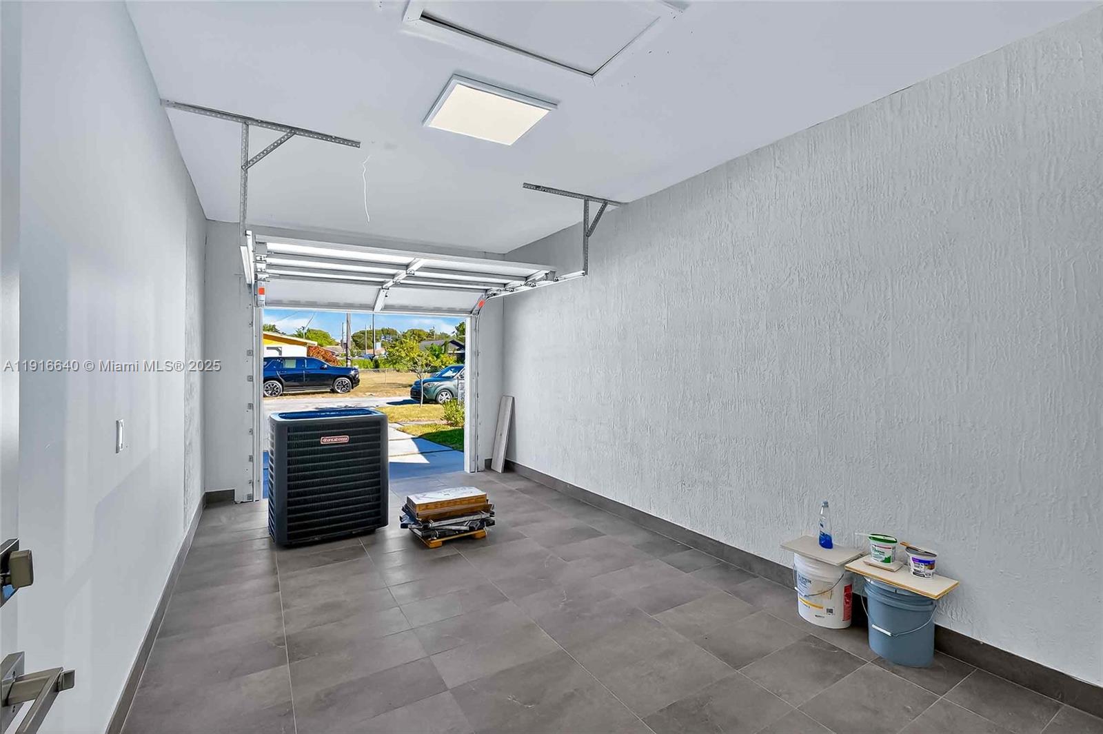 N MIAMI ESTATES - Residential