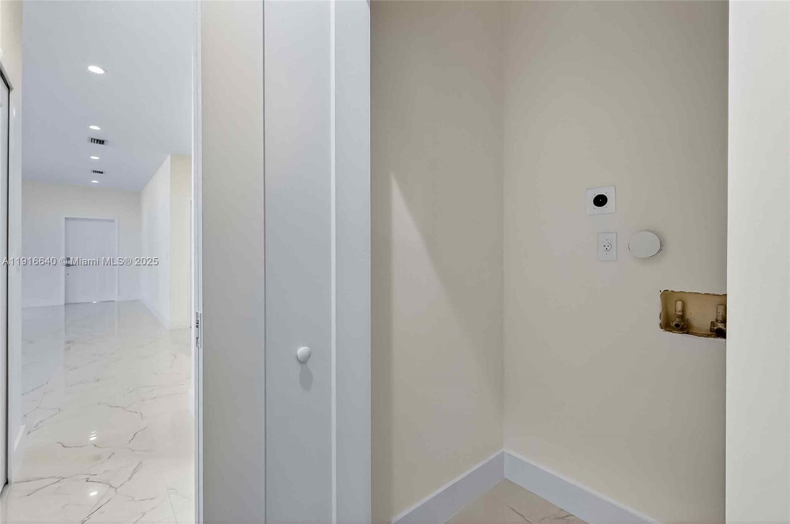 N MIAMI ESTATES - Residential