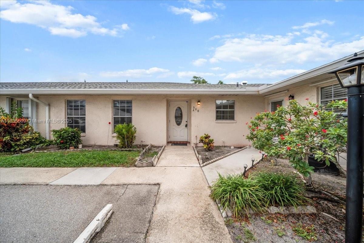 508 Holyoke A, Lake Worth, FL, 33467/$208,999 1 508 Holyoke A