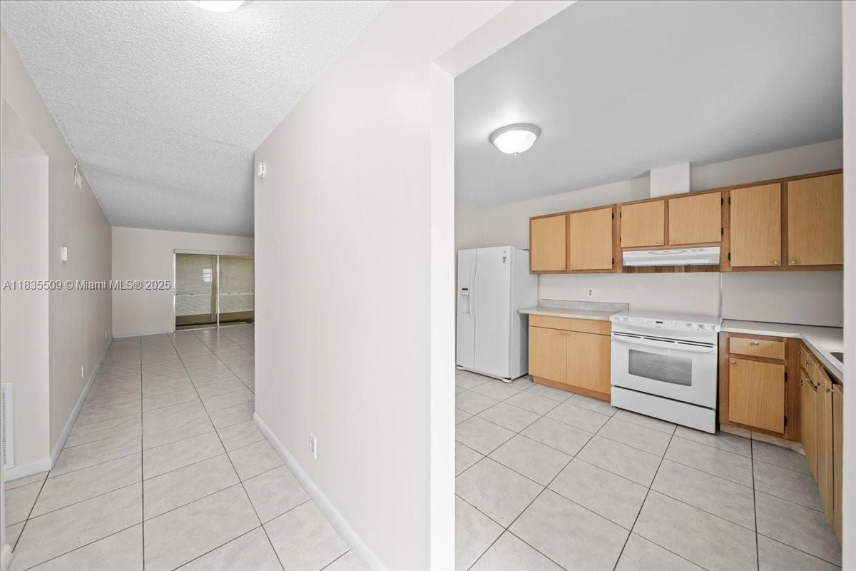 508 Holyoke A, Lake Worth, FL, 33467/$208,999 2 508 Holyoke A
