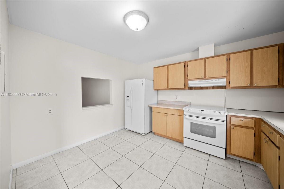508 Holyoke A, Lake Worth, FL, 33467/$208,999 3 508 Holyoke A
