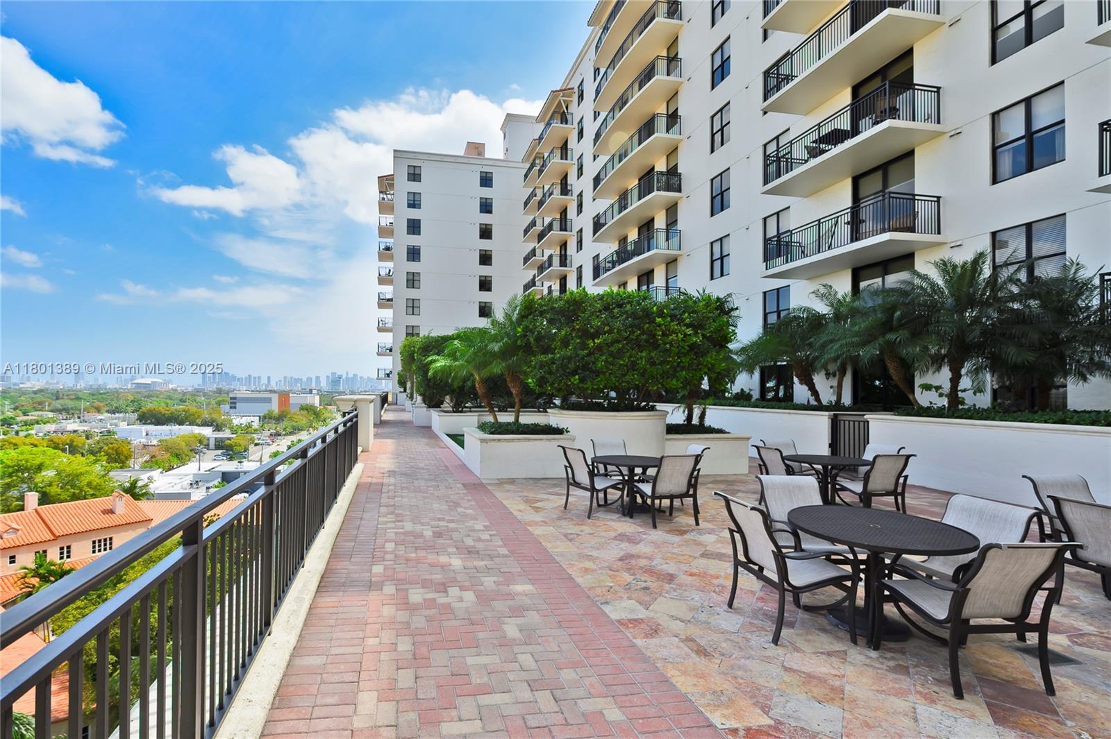 PUERTA DE PALMAS CONDO - Residential