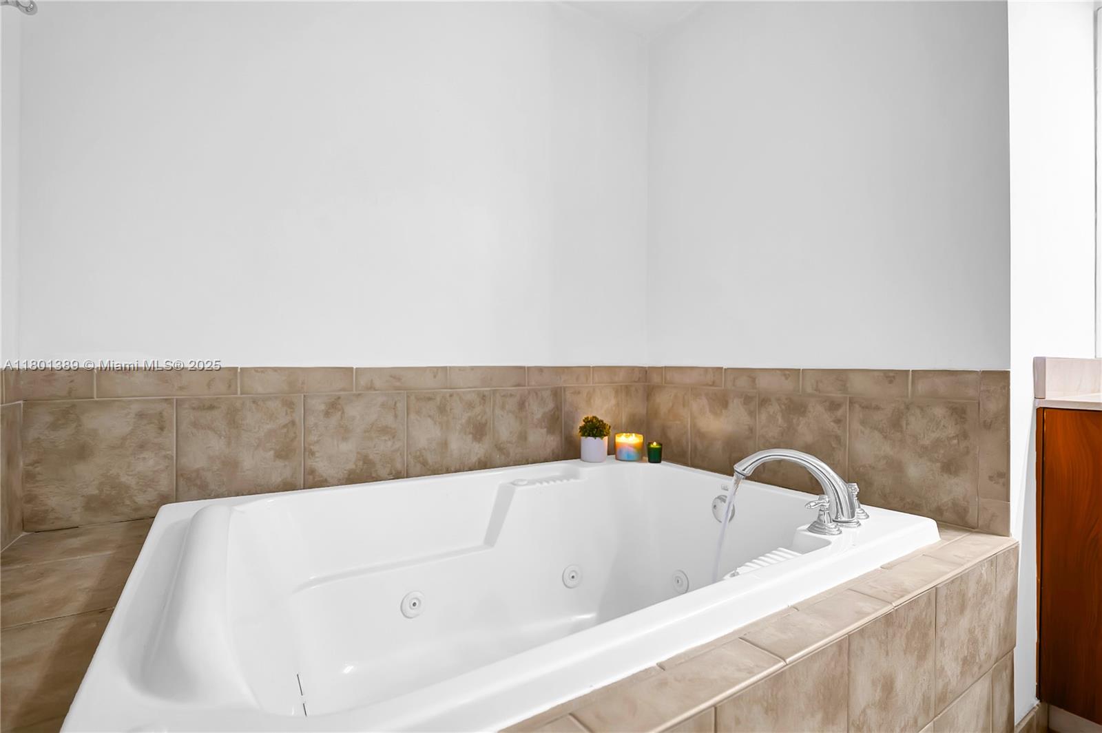 PUERTA DE PALMAS CONDO - Residential