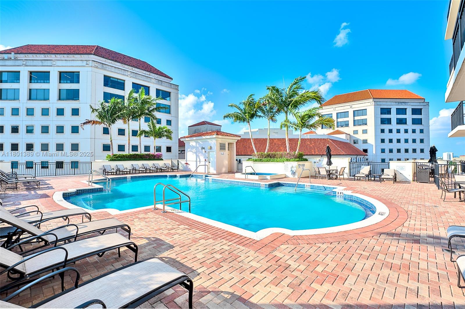 PUERTA DE PALMAS CONDO - Residential