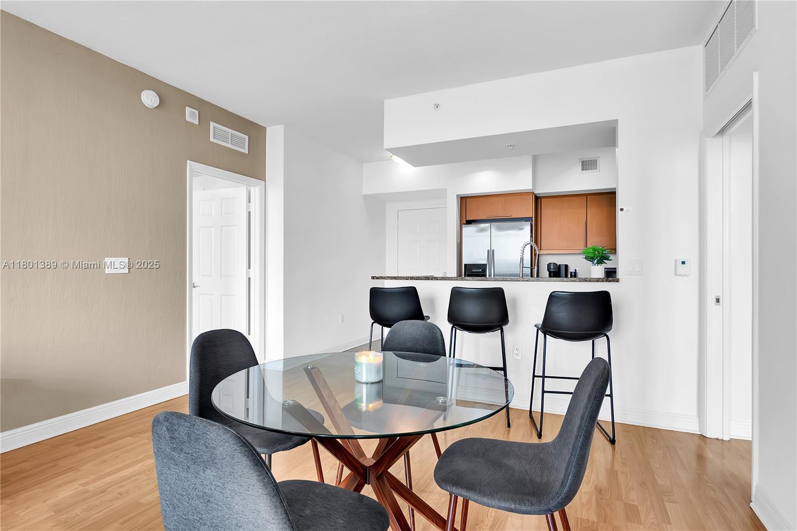 PUERTA DE PALMAS CONDO - Residential