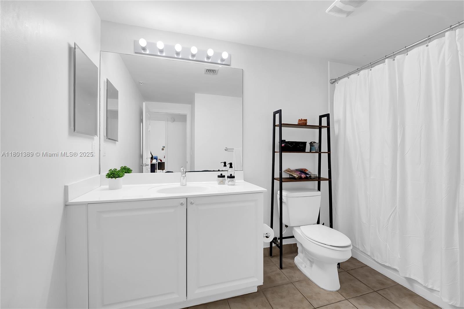 PUERTA DE PALMAS CONDO - Residential