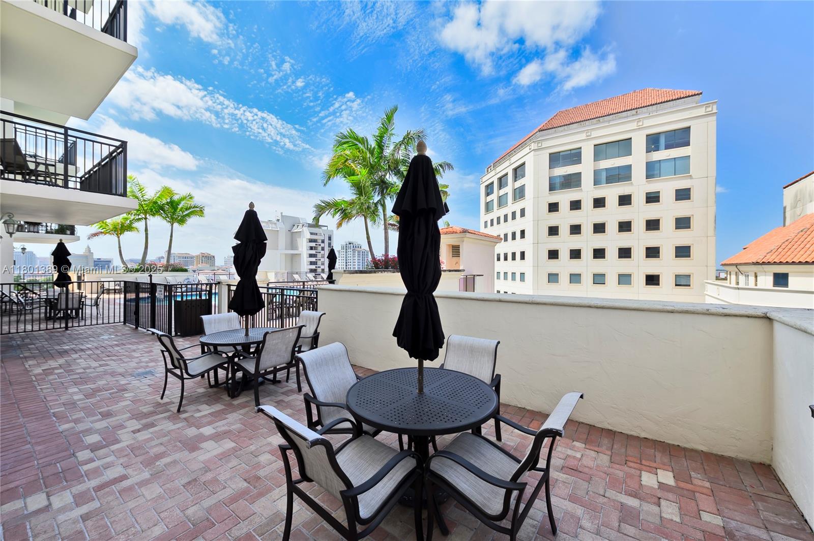 PUERTA DE PALMAS CONDO - Residential