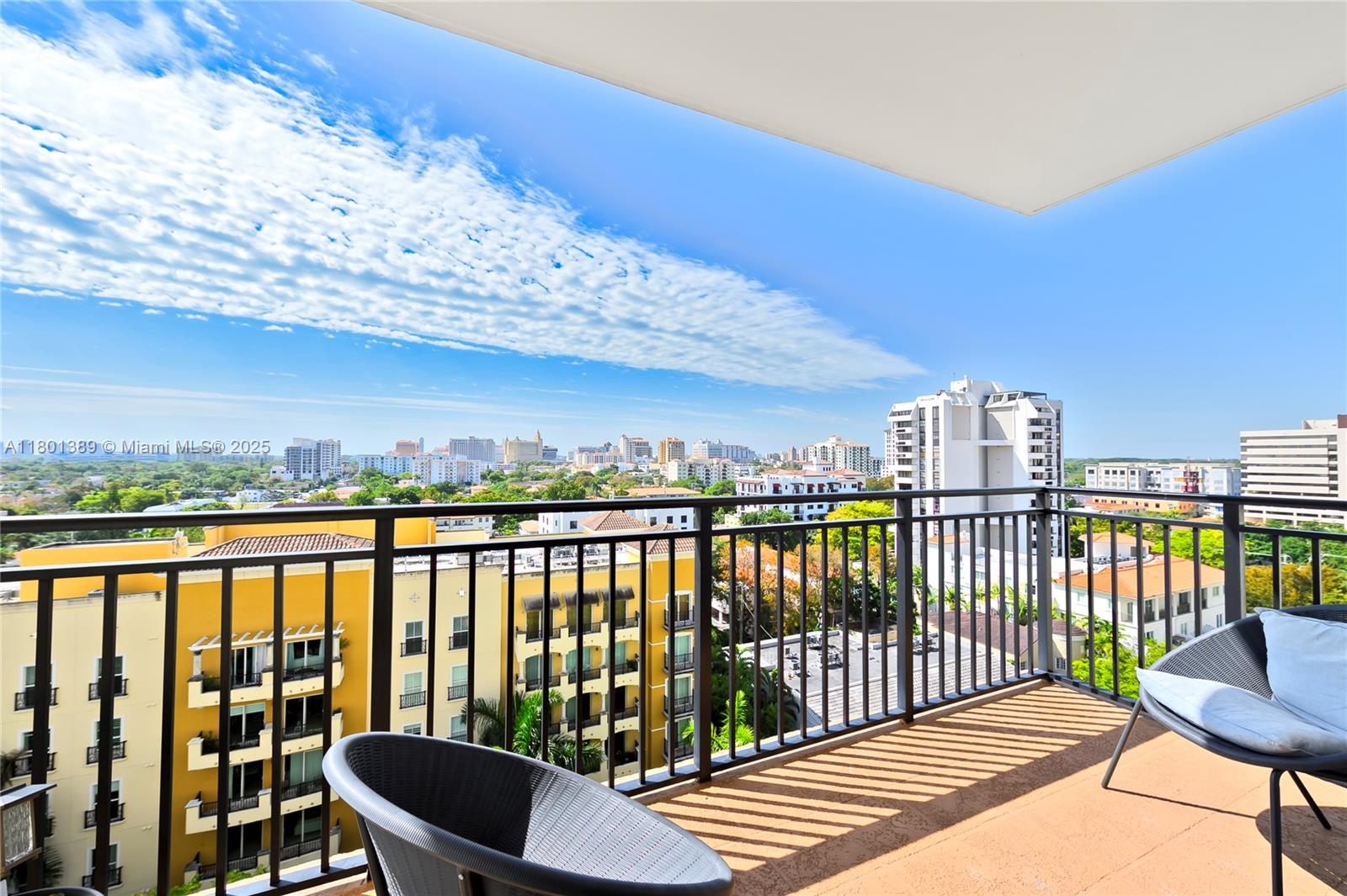 PUERTA DE PALMAS CONDO - Residential