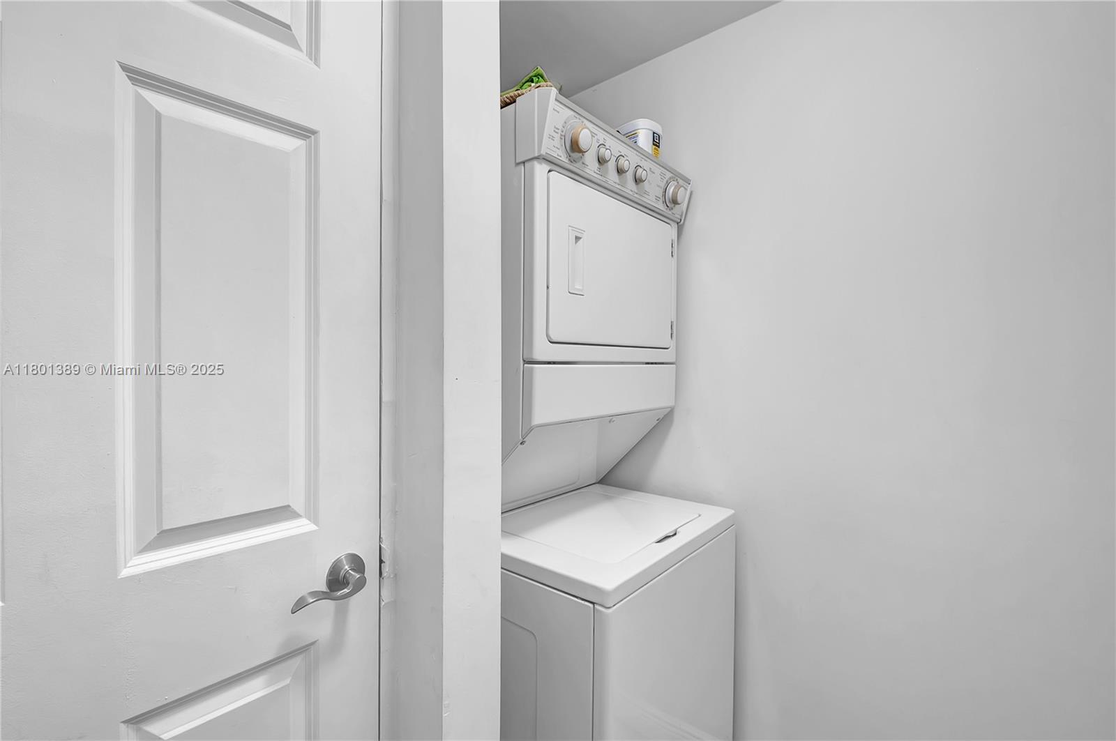 PUERTA DE PALMAS CONDO - Residential