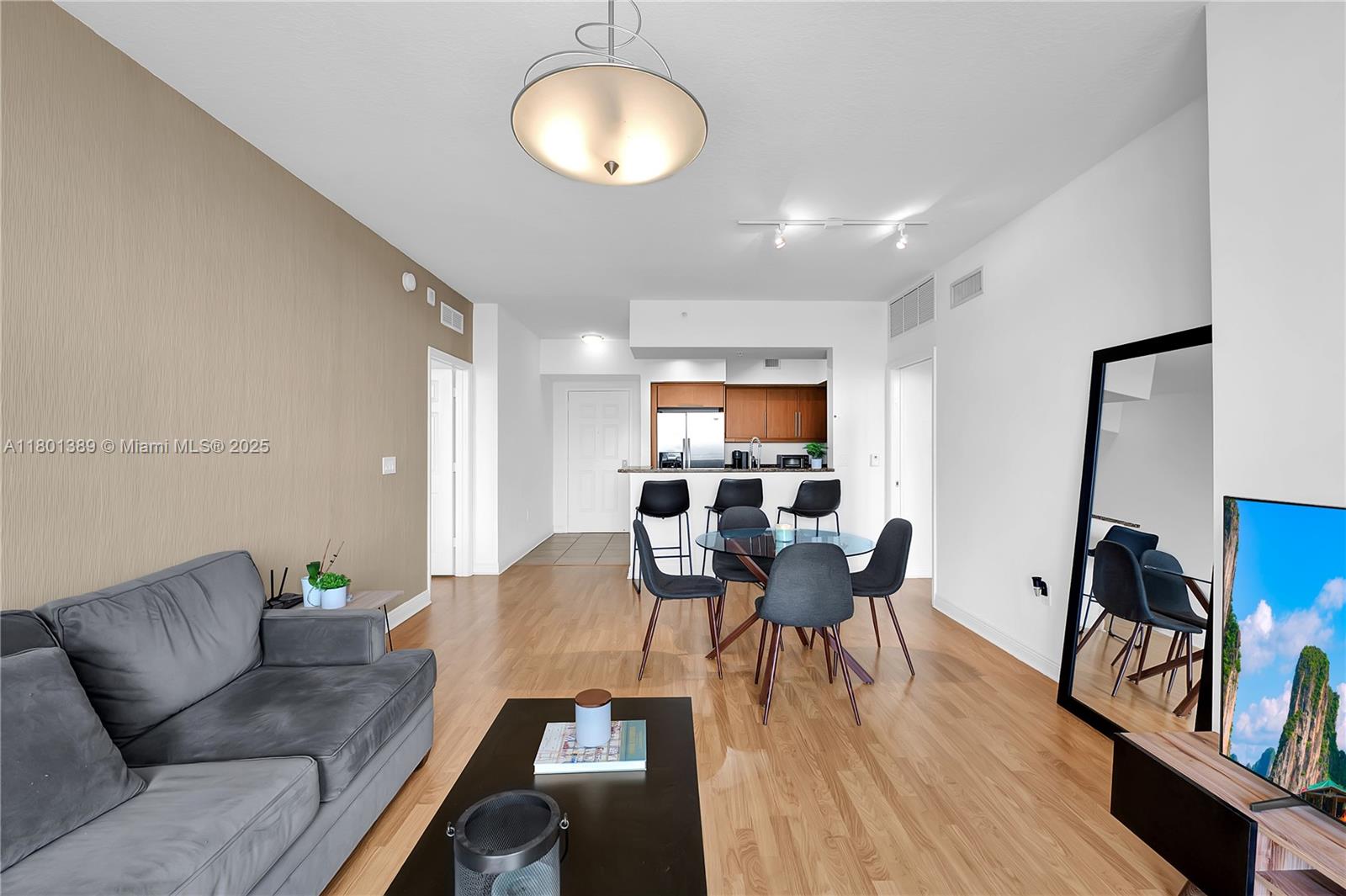 PUERTA DE PALMAS CONDO - Residential