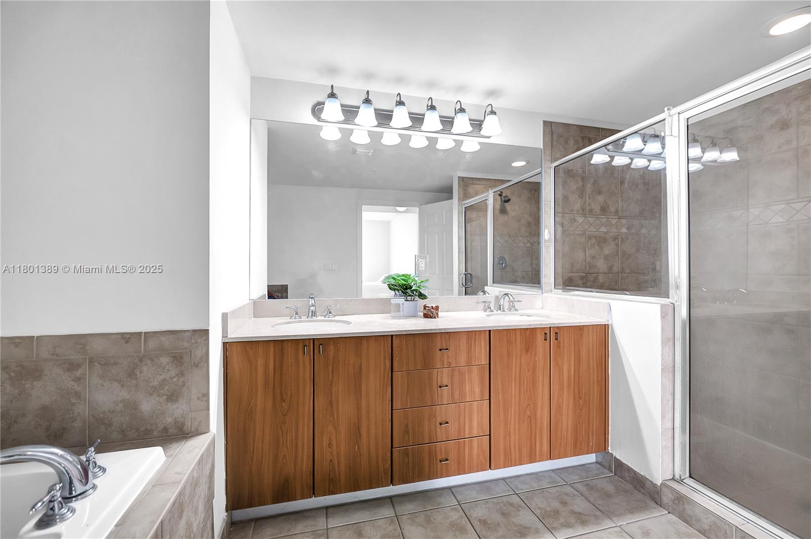 PUERTA DE PALMAS CONDO - Residential