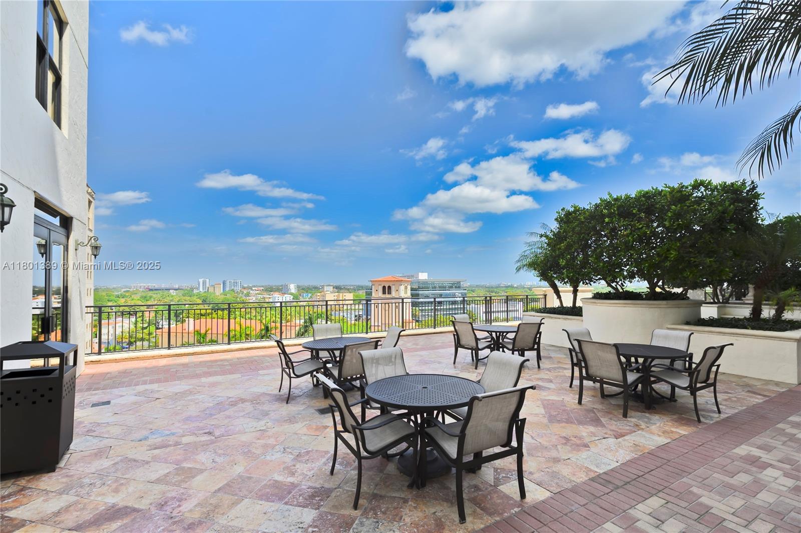 PUERTA DE PALMAS CONDO - Residential