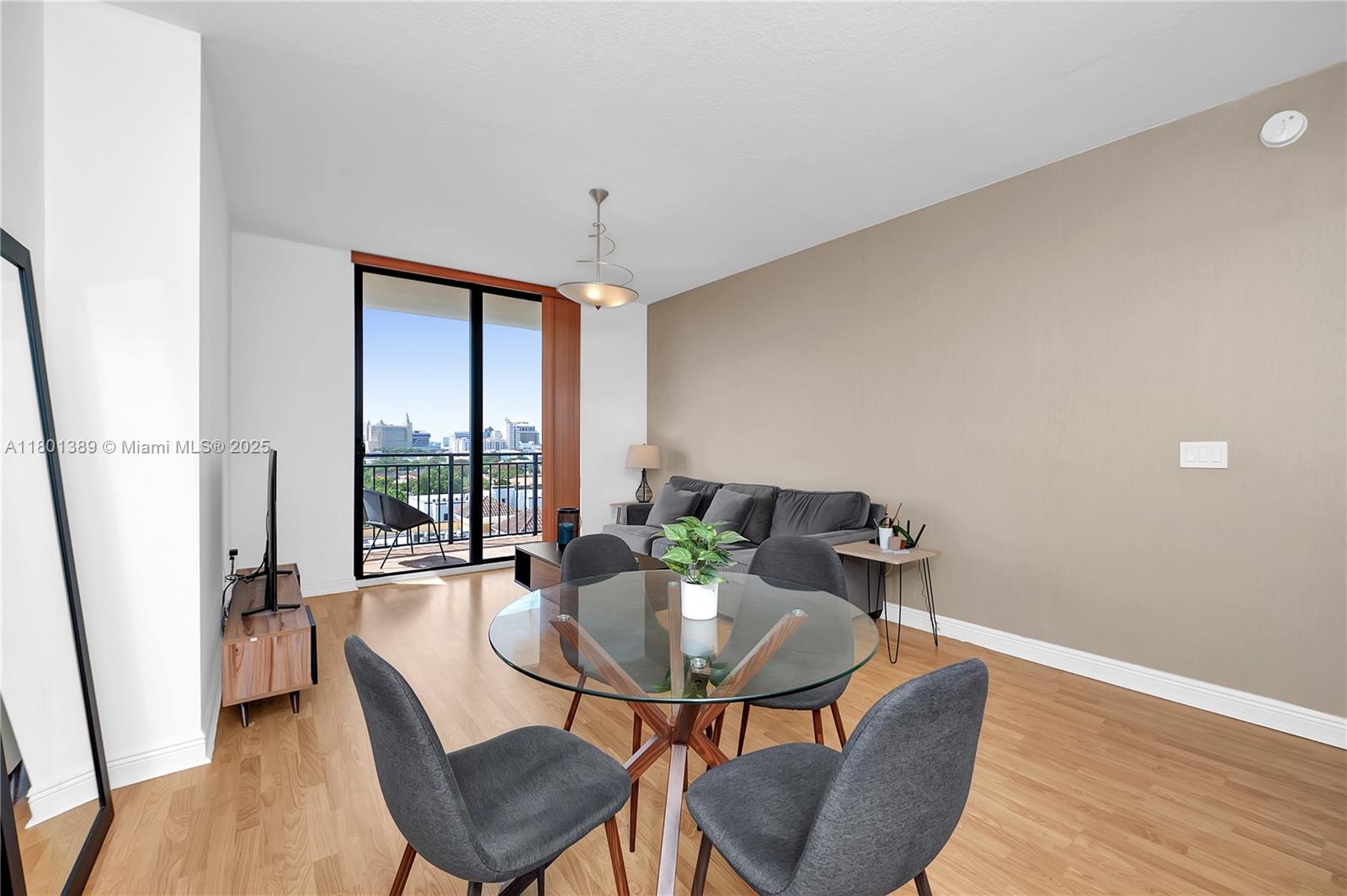 PUERTA DE PALMAS CONDO - Residential