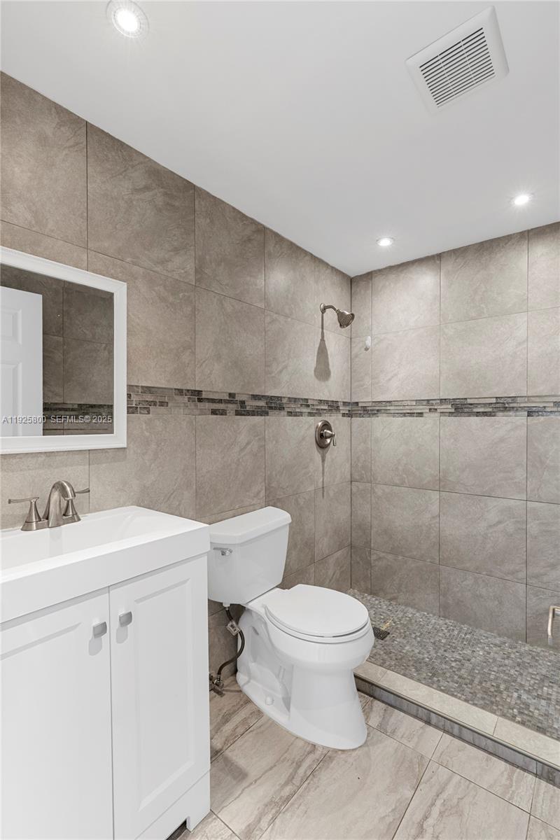 FOUNTAINS OF JACARANDA CO - Residential