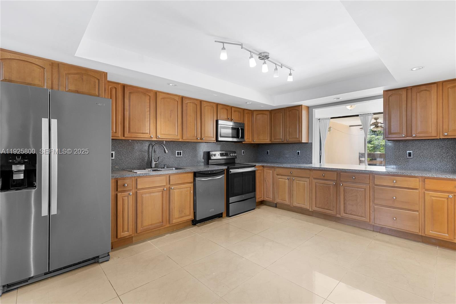 FOUNTAINS OF JACARANDA CO - Residential