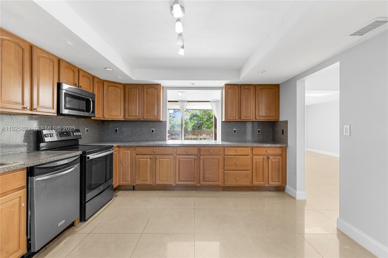 FOUNTAINS OF JACARANDA CO - Residential