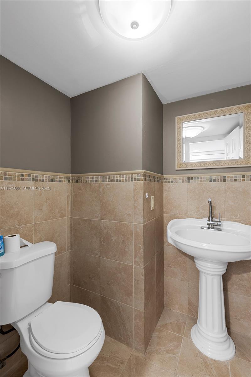 FOUNTAINS OF JACARANDA CO - Residential