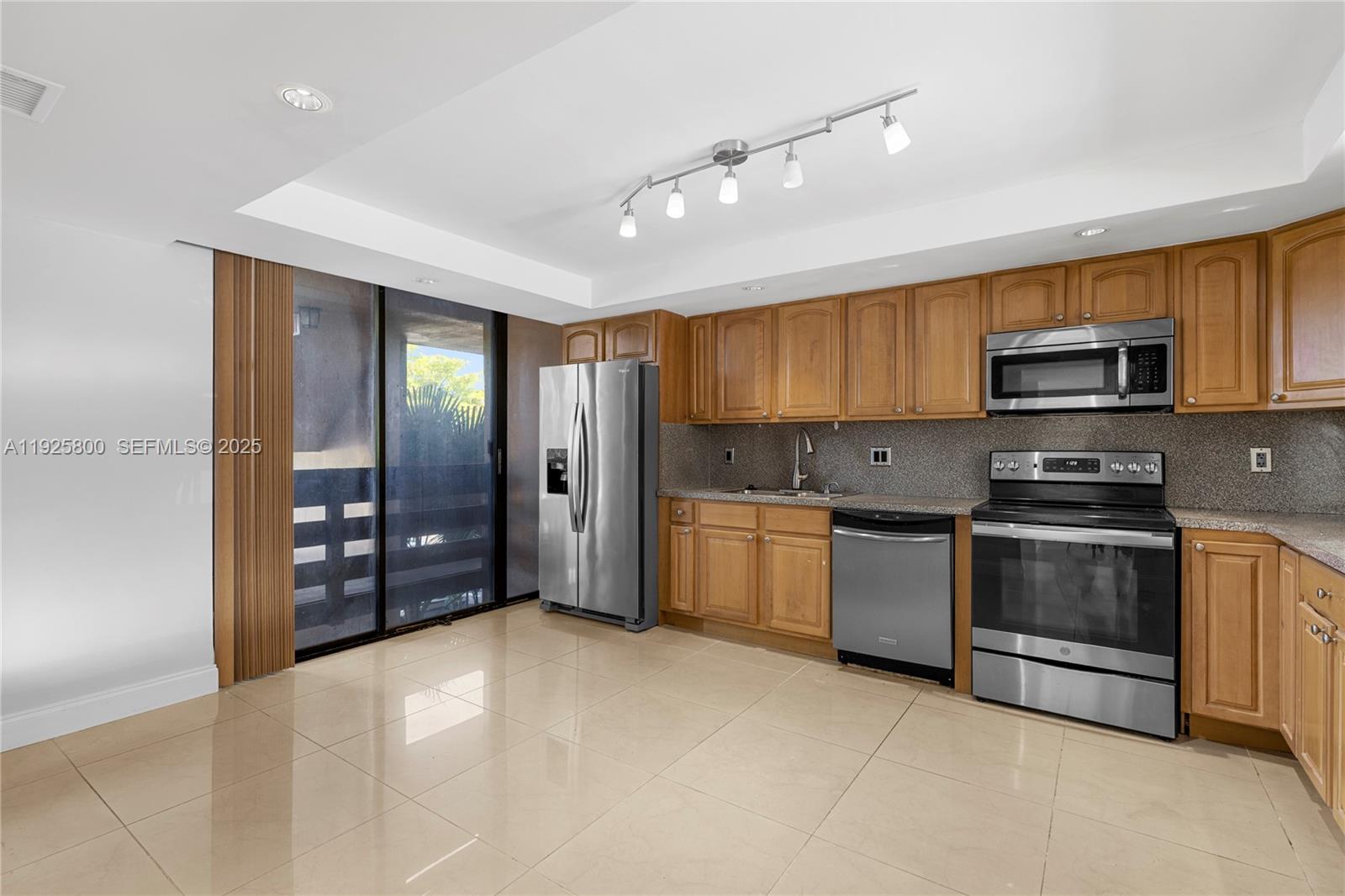 FOUNTAINS OF JACARANDA CO - Residential