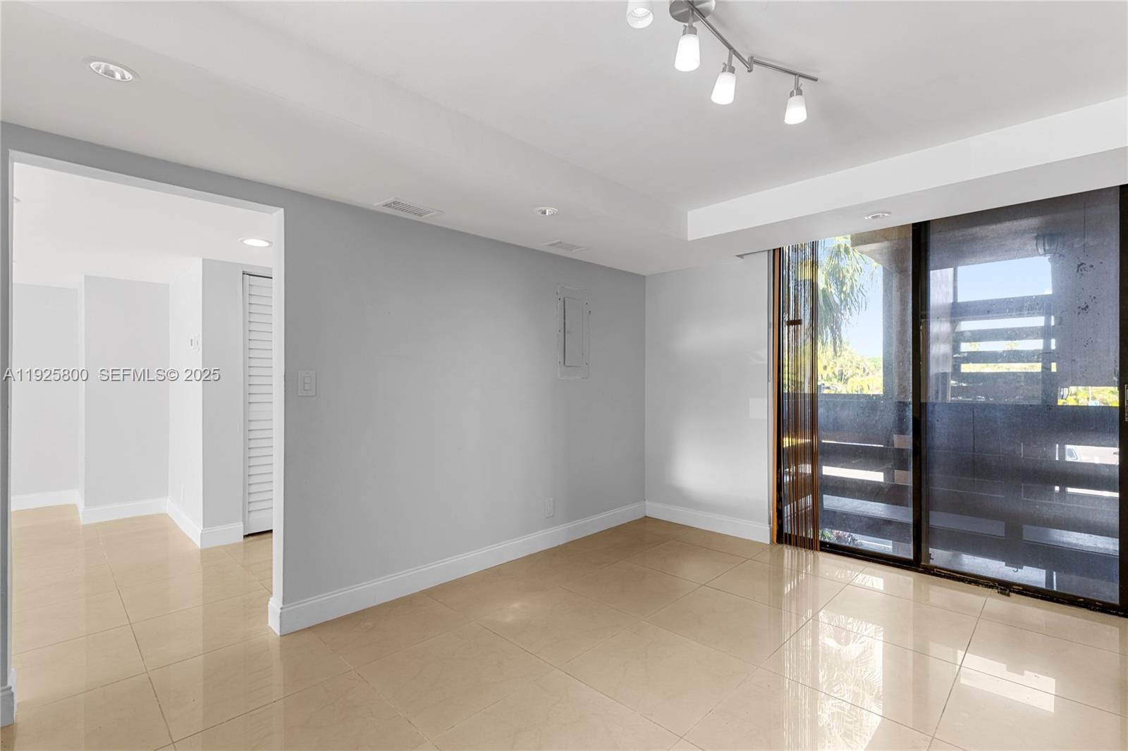 FOUNTAINS OF JACARANDA CO - Residential