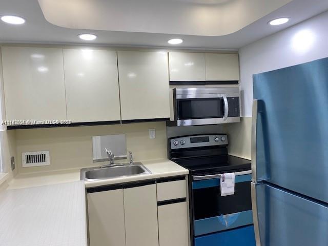 THE CARRIAGE HOUSE CONDO - Residential