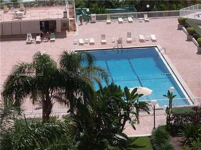 THE CARRIAGE HOUSE CONDO - Residential