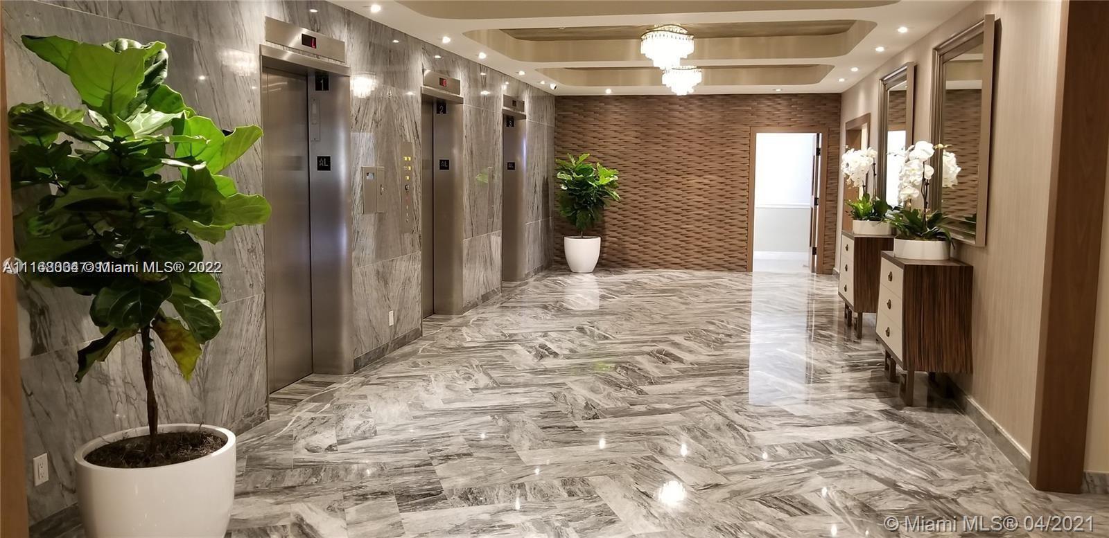 THE CARRIAGE HOUSE CONDO - Residential