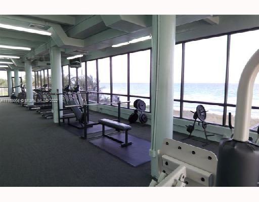 THE CARRIAGE HOUSE CONDO - Residential