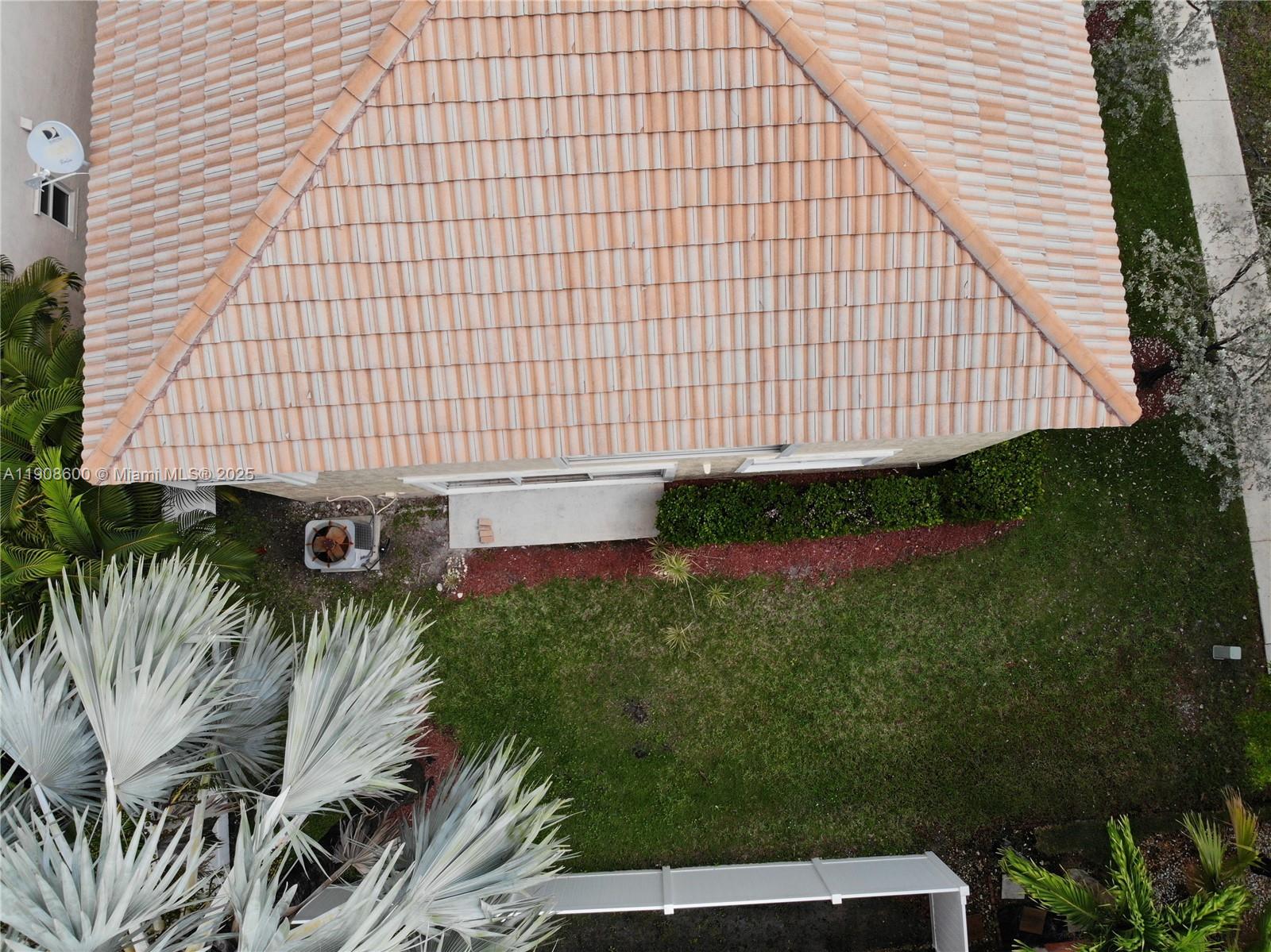 RIVIERA ISLES III - Residential Lease