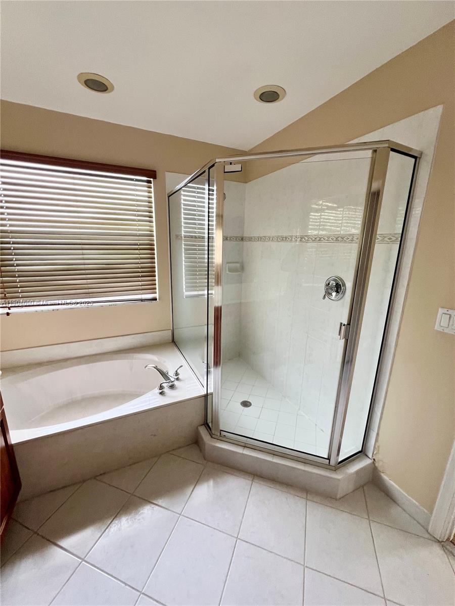 RIVIERA ISLES III - Residential Lease