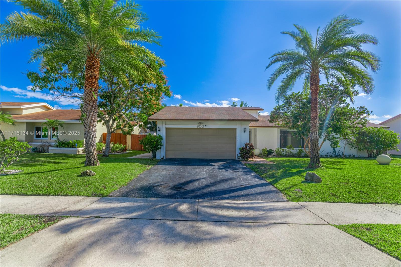 900 Nw 49th Ave, Coconut Creek, Broward County, Florida - 3 Bedrooms  
2 Bathrooms - 