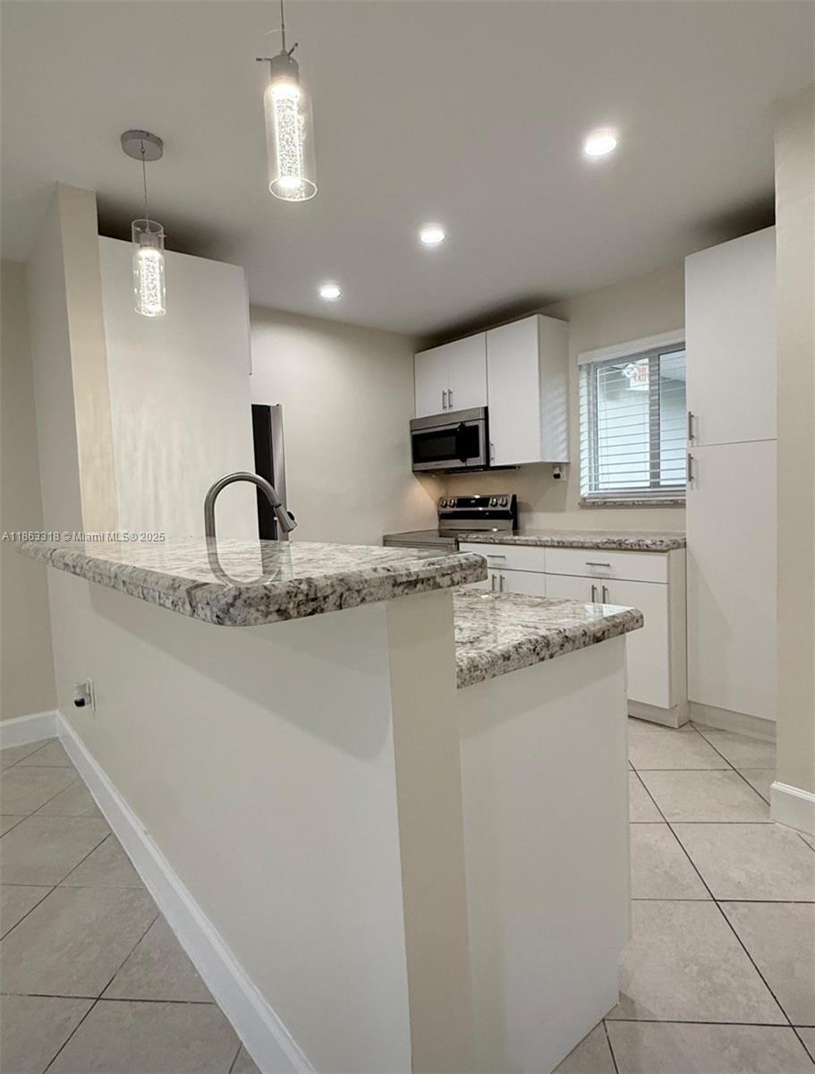 EXCELLENT UNIT REMODELEAD IN MINIMALIST SYTLE WITH TILE FLOORS,HIGH IMPACT WINDOWS AND SLIDING DOOR, PRINCPAL DOOR PROOF OF HURRACAINE , WOOD GABINETS, GRANITE COUNTER TOPS, LED LIGTHS, APPLIANCES, IS CONFORTABLE AND RELAXING PROPERTY, THE CONDO HAVE MANY AMENIRIES... TENNIS COURT, BASQUETBALL , SWIMING POOLS, ONE OLIMPIC SIZE, BARBAQUE AREA, CLOSE TO THE EXPRESSWAY 95, PALMETO, MIAMI INTIL AIRPOT, UM UNIVERSITY, BEST SCHOOLS IN THE AREA AND DADELAND AND THE FALLS MALLS, ALL ARE WAITING FOR YOU.