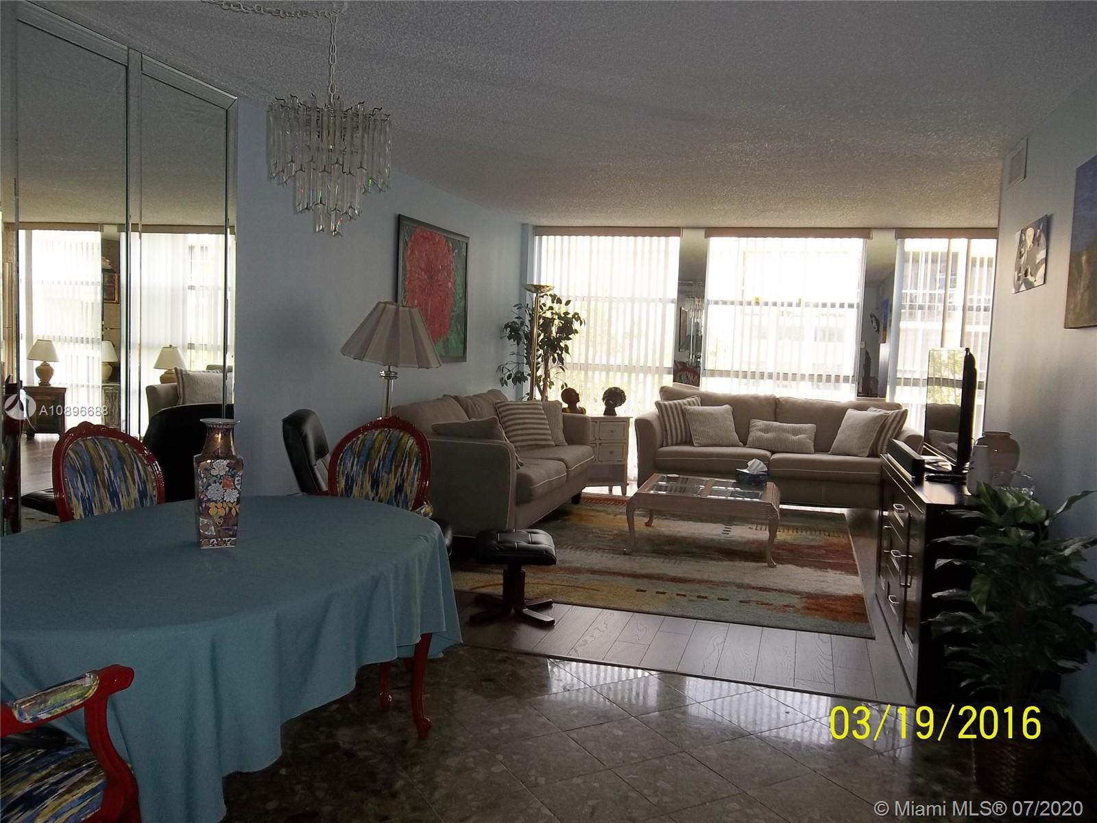 Just painted nice unit in nicely located complex De Soto park south. Across from the park,10 min from the beach and a shops. Great place to live in the secure complex with a oversize heated pool ,sauna ,tennis court , billiard and more.