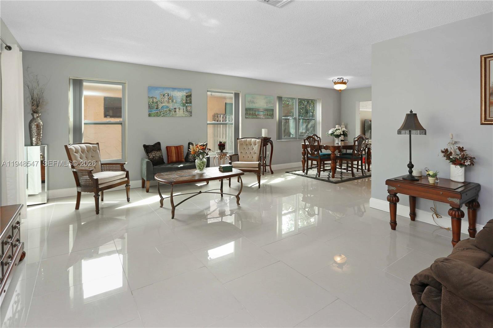 HOLLYWOOD LAKES SECTION - Residential