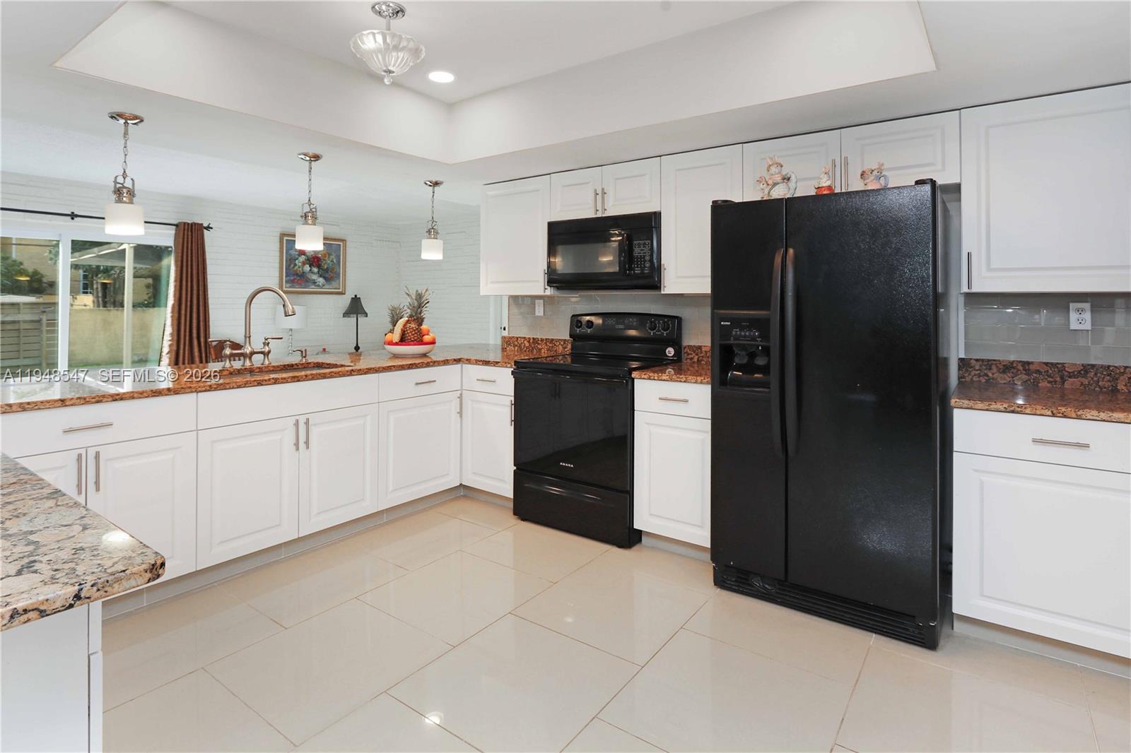 HOLLYWOOD LAKES SECTION - Residential