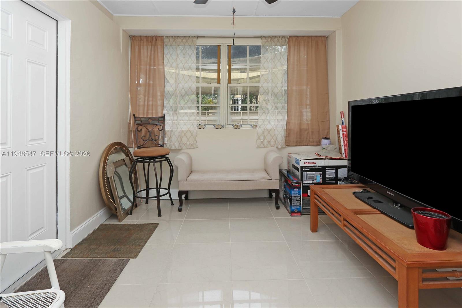 HOLLYWOOD LAKES SECTION - Residential