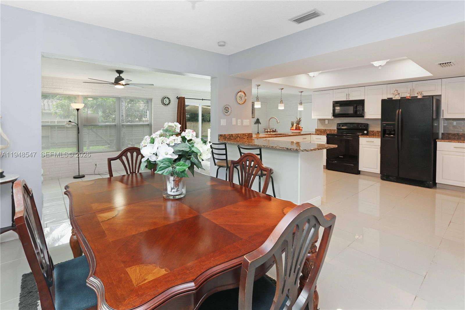 HOLLYWOOD LAKES SECTION - Residential