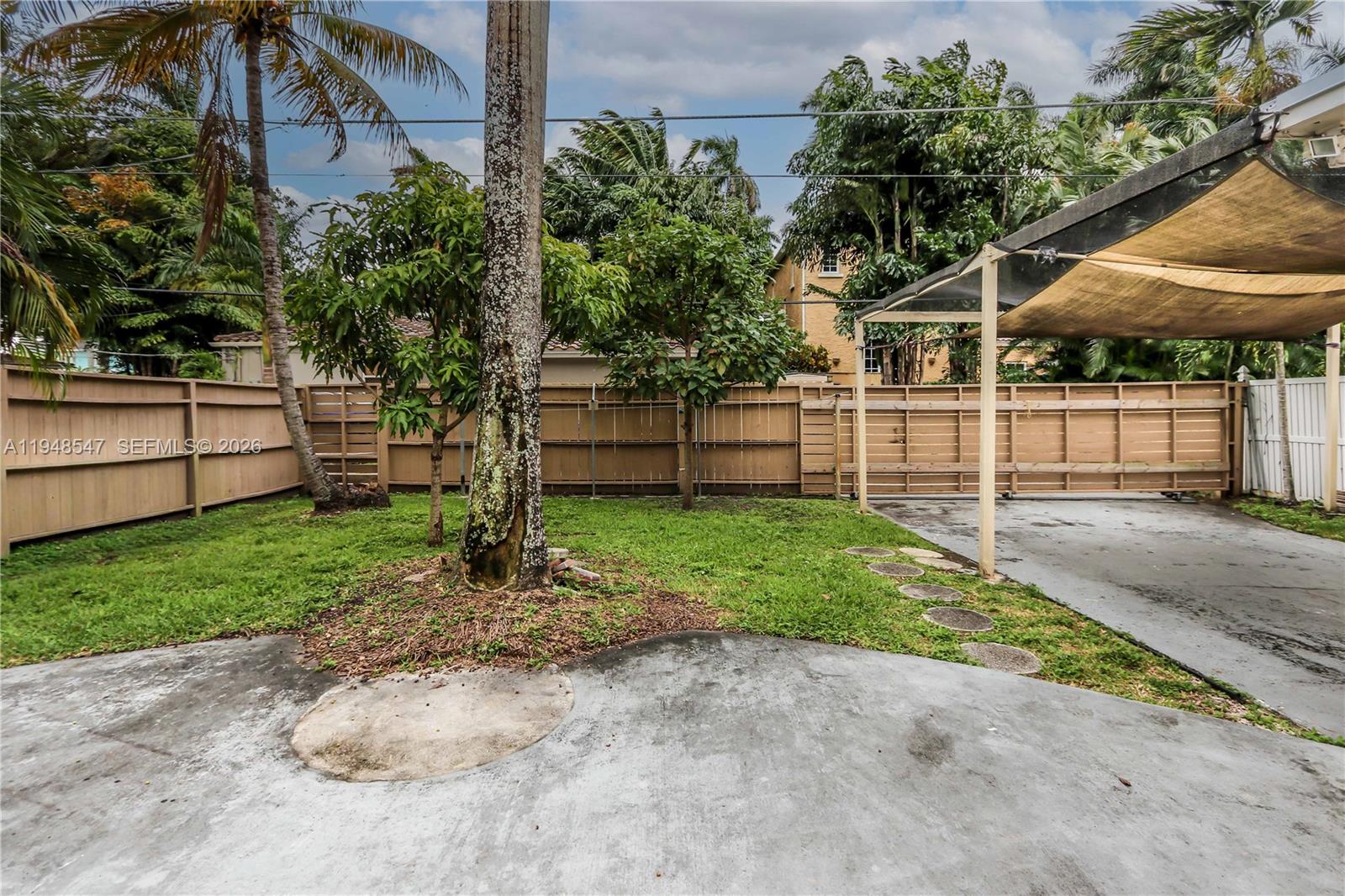 HOLLYWOOD LAKES SECTION - Residential