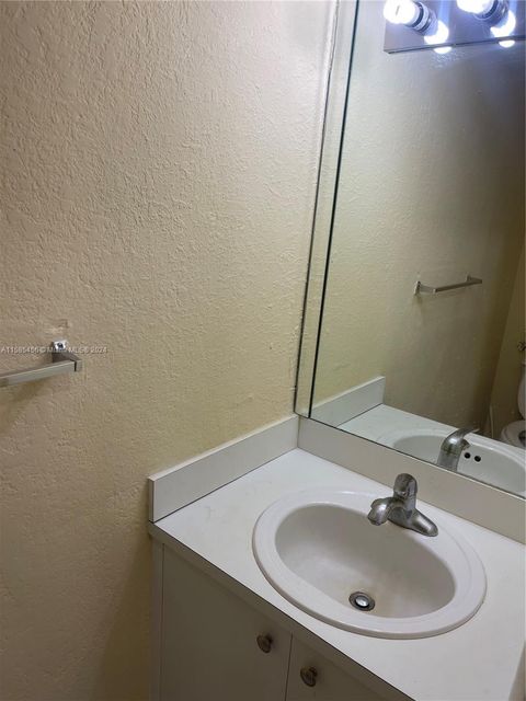 Condominium in Hialeah FL 1305 53rd St 6.jpg