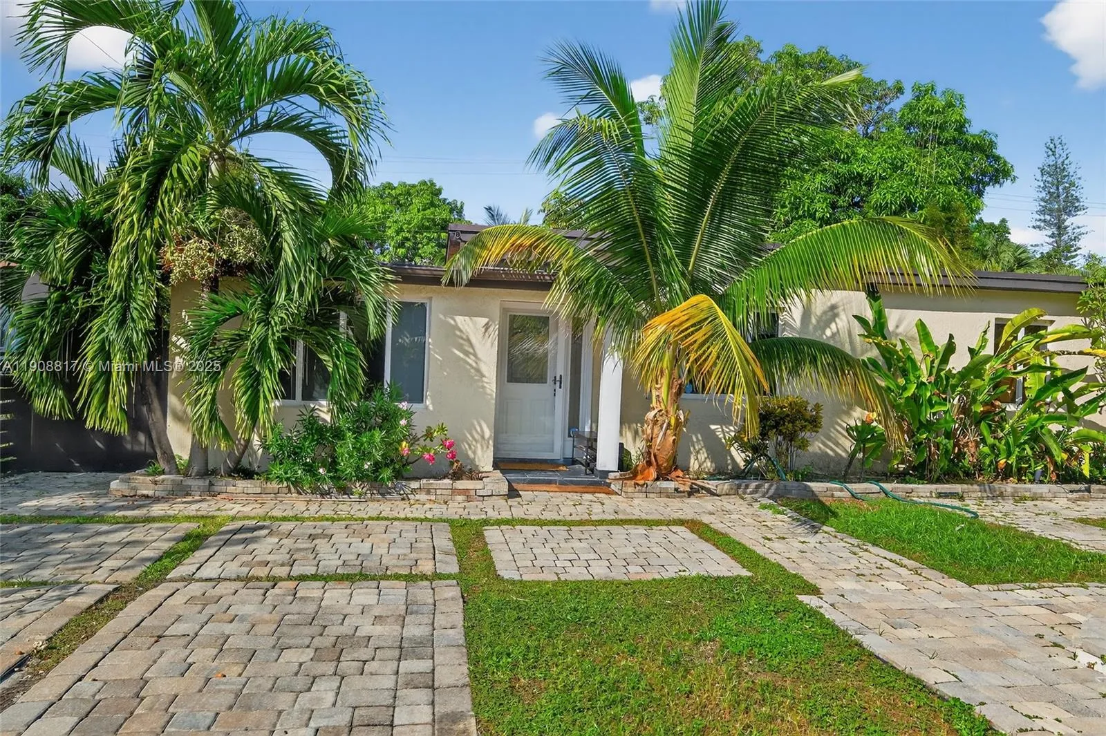 North Miami, Florida 33168, United States, 3 Bedrooms Bedrooms, ,3 BathroomsBathrooms,Residential,Active,252300