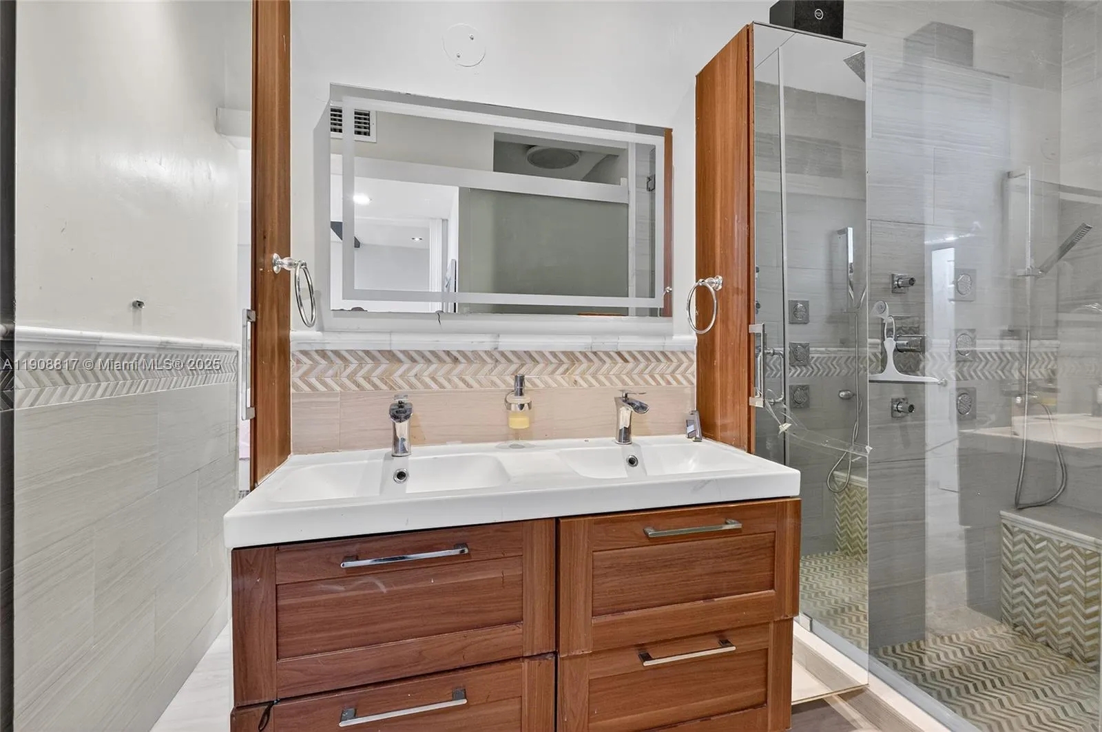 North Miami, Florida 33168, United States, 3 Bedrooms Bedrooms, ,3 BathroomsBathrooms,Residential,Active,252300