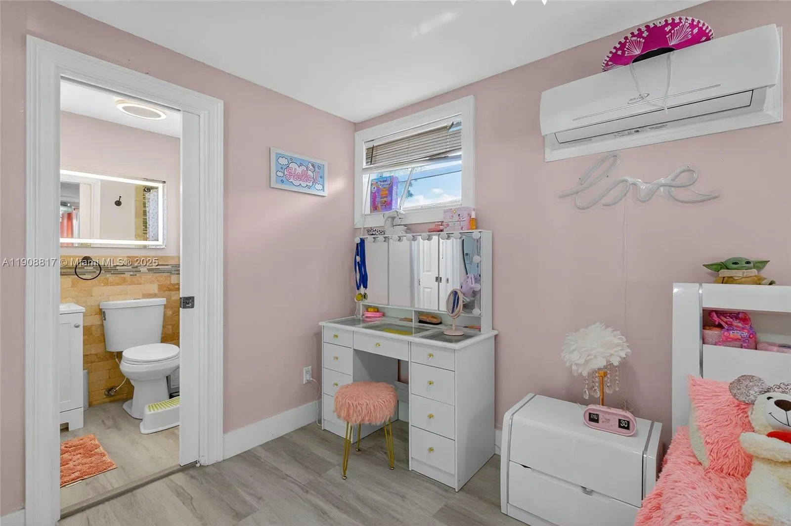 North Miami, Florida 33168, United States, 3 Bedrooms Bedrooms, ,3 BathroomsBathrooms,Residential,Active,252300