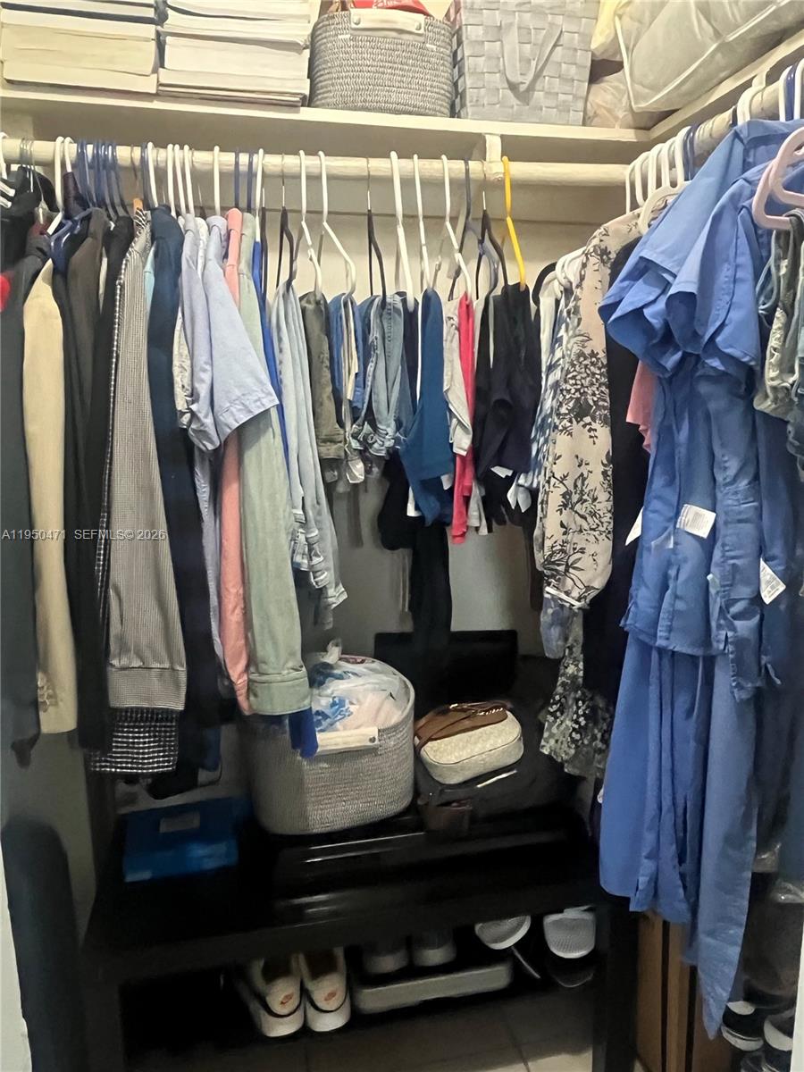 LAS ESTRELLAS CONDO - Residential