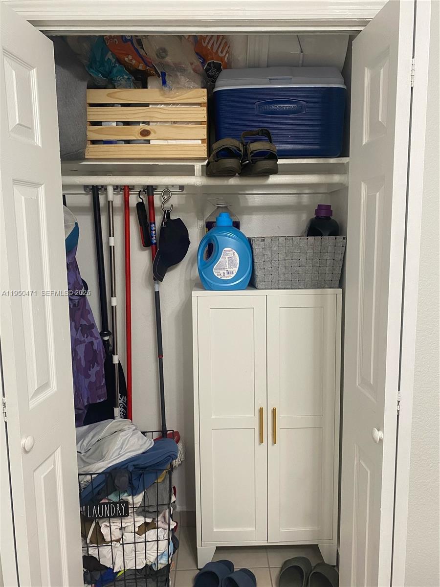 LAS ESTRELLAS CONDO - Residential