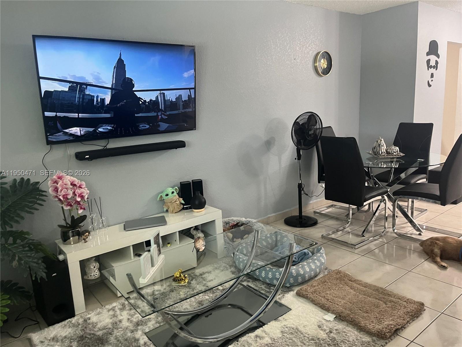 LAS ESTRELLAS CONDO - Residential