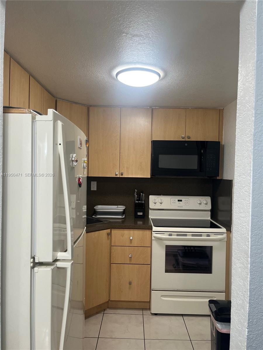 LAS ESTRELLAS CONDO - Residential