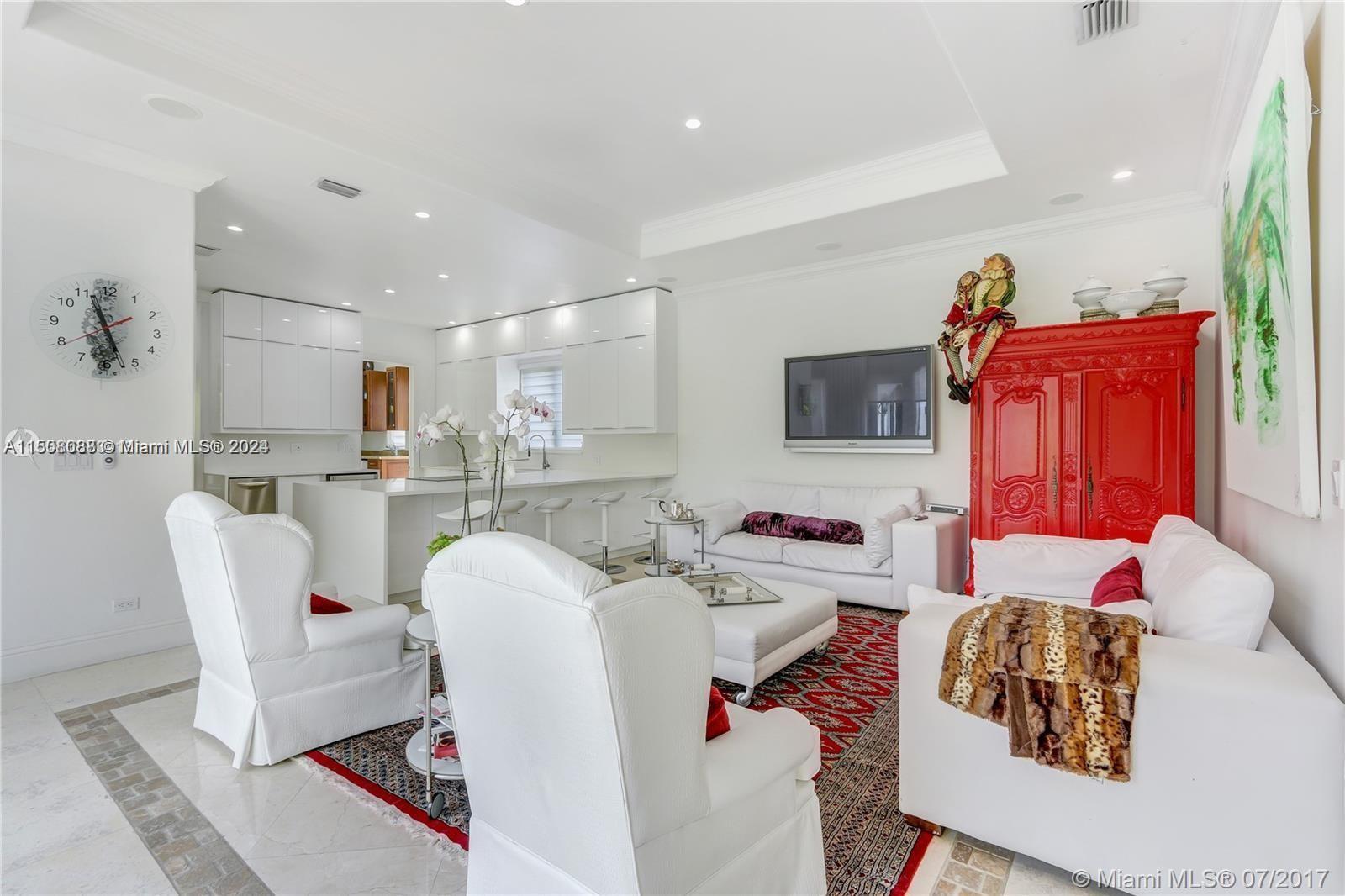 TROPICAL ISLE HOMES - Residential