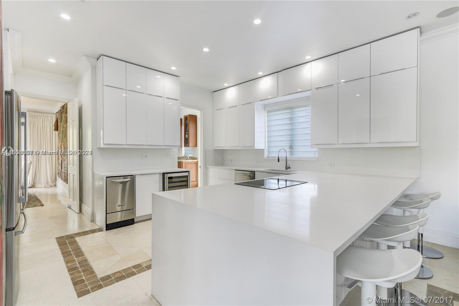 TROPICAL ISLE HOMES - Residential