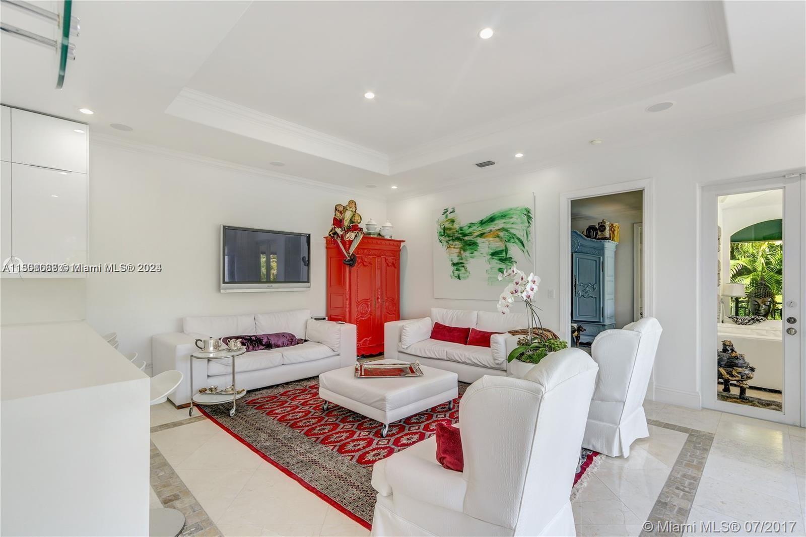 TROPICAL ISLE HOMES - Residential